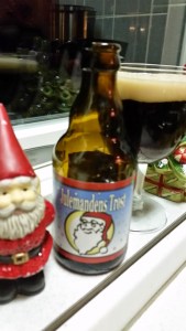 6. december. Det lille Bryggeri fik et forsøg mere og denne gang fejlede flasken ingenting. En klassisk belgier, som de da også har fået brygget i Belgien hos Brouwerij Sterkens.