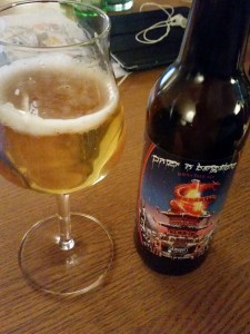 3. december. Da den oprindelige øl ikke var god, så måtte jeg jo finde en erstatning fra eget lager og hvilken erstatning. En dejlig bitter IPA med noter af tropisk frugt, citrus og appelsin.