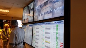 Kontrolrummet på bryggeriet, hvorfra seks mennesker kan styre hele processen