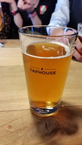 Jeg erindrer ikke hvad der er i glasset, men hvis man leder, så kan det findes på Untappd